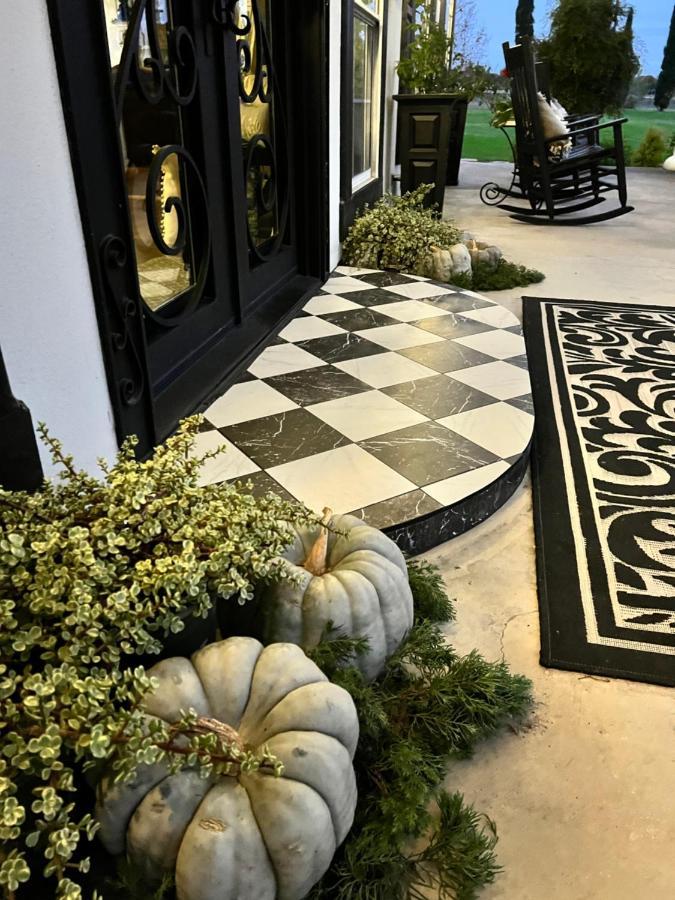 The Plantation House Boutique Inn Pflugerville Exterior photo