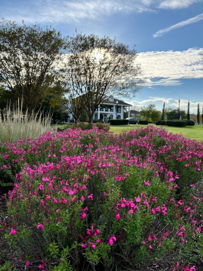 The Plantation House Boutique Inn Pflugerville Exterior photo