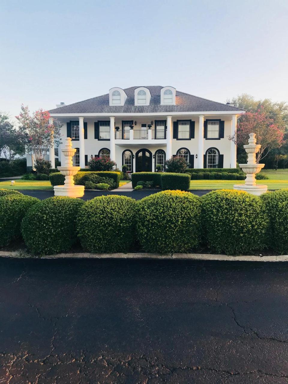 The Plantation House Boutique Inn Pflugerville Exterior photo