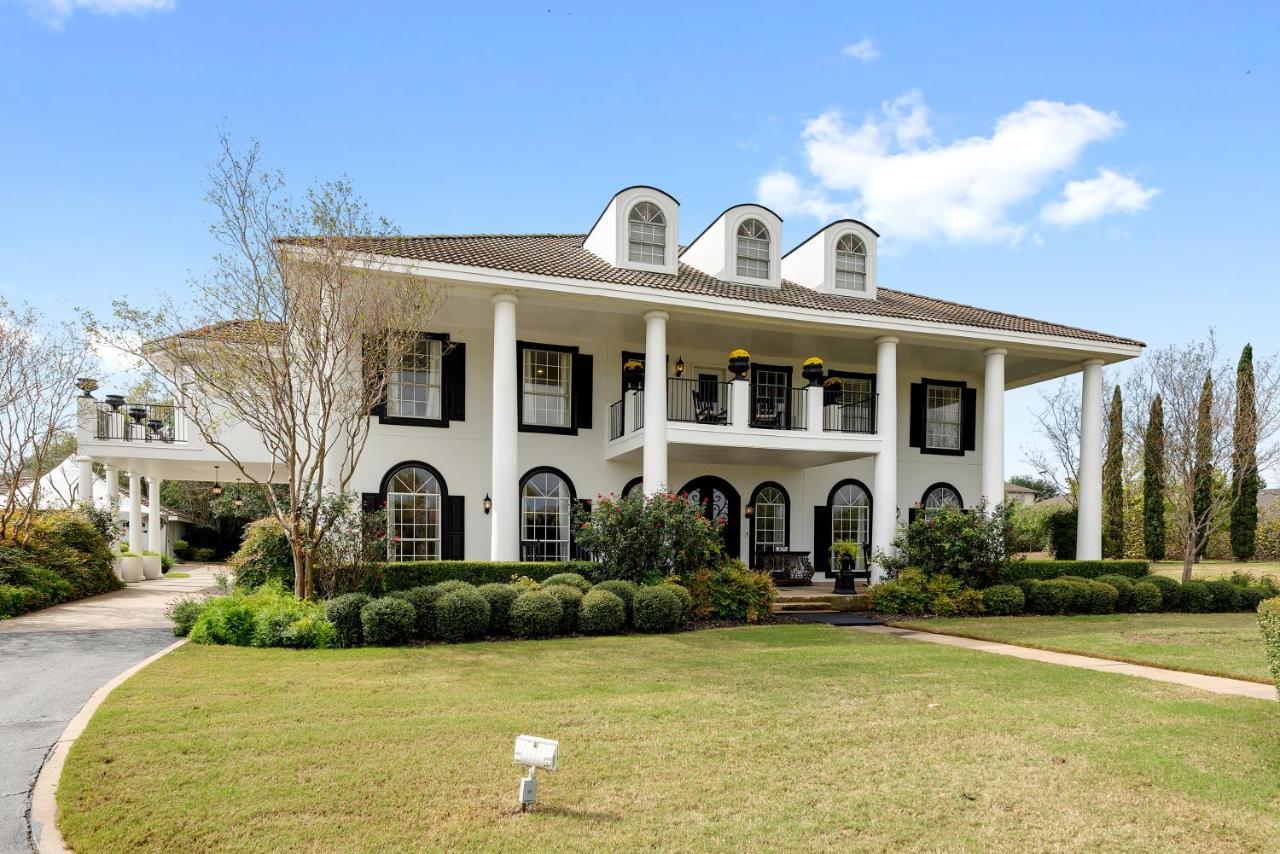 The Plantation House Boutique Inn Pflugerville Exterior photo